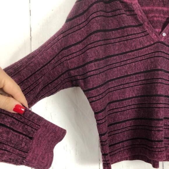 American Eagle Sweater Women L Burgundy Stripe V-Neck Button Cropped Knit Top - Picture 5 of 7